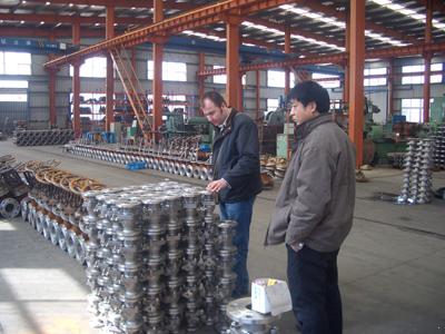 俄羅斯客戶考察我廠閘閥、蝶閥生產車間(圖4)