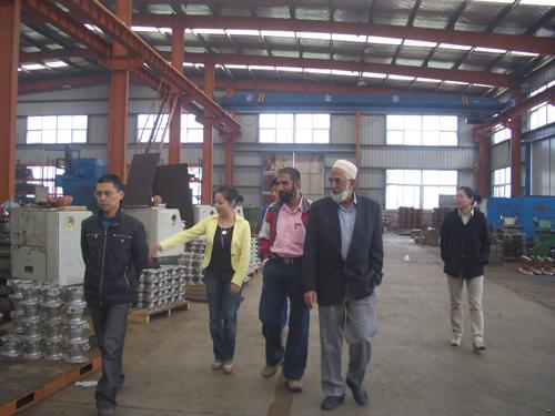 滬工楊總陪同印度客商考察我廠