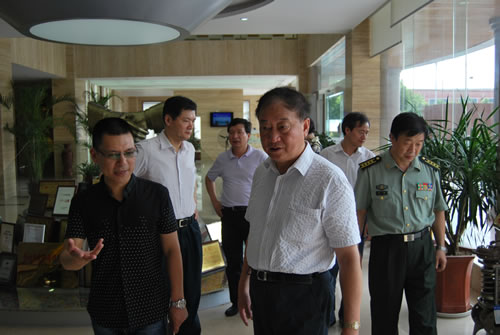 �ζ��^ί����ӛ��һ���ڜ��������L������ͬ���^�����aƷչʾ�d