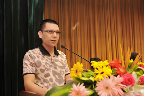 上海滬工閥門(mén)廠(集團(tuán))有限公司董事長(zhǎng)楊猛在大會(huì)上作報(bào)告發(fā)言