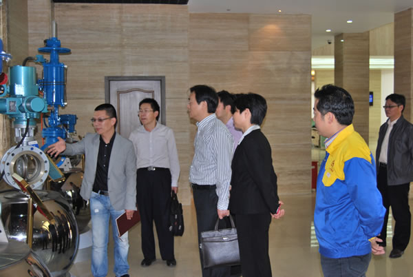 �ζ��^(q��)�^(q��)ί���M���������Lɳ������I��ͬ־���^����һ�Ǯa(ch��n)Ʒչʾ�d