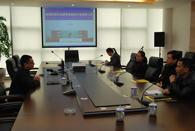 楊猛向嘉定區(qū)統(tǒng)戰(zhàn)部副部長區(qū)工商聯(lián)黨組書記倪琴女士匯報(bào)工作