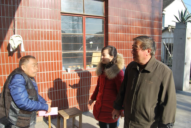 滬工閥門結(jié)對(duì)慰問尿毒癥病人高志超(圖1)