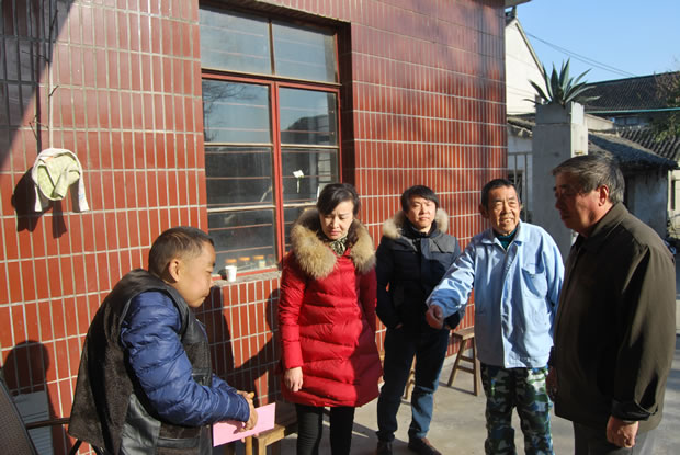 滬工閥門結(jié)對(duì)慰問尿毒癥病人高志超(圖2)