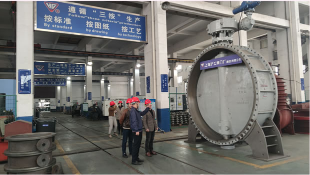 �Aͤ���L��С�dһ���W�R��˾���L�{�У��D3��