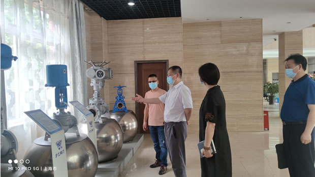 區(qū)人大副主任宗斌一行走訪調(diào)研上海滬工閥門廠(圖2)