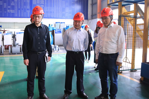 嘉定區(qū)經(jīng)委領(lǐng)導(dǎo)實(shí)地調(diào)研上海滬工閥門廠(圖3)